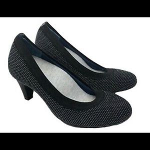 EUC betabrand "late to the gate" heels grey & black sz.10